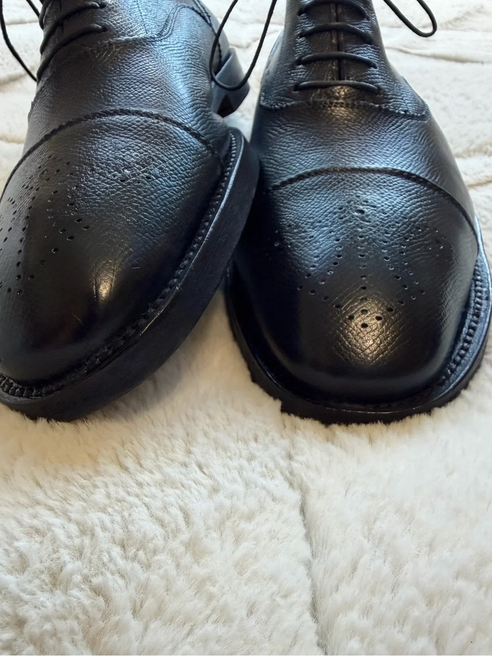$895 Salvatore Ferragamo Classic Black Navy Blue Cap-Toe Oxford Dress Shoes 9.5